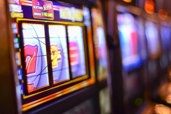 Dragon Hatch slot game interface on cagur platform showing cascading reel mechanics